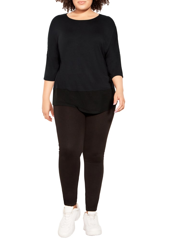 Front of a model wearing a size 18 Carrie Contrast Top in Black by Zim & Zoe. | dia_product_style_image_id:310447